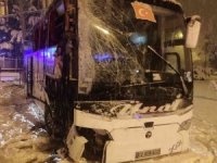 Amasya’da Yolcu Otobüsü Karlı Yolda Kaza Yaptı: 12 Yaralı