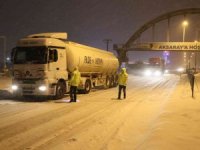 Aksaray-adana Ve Nevşehir Karayolları Kar Ve Tipi Nedeniyle Tırlara Ulaşıma Kapatıldı