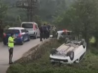 Rize'de kamyonetin çay bahçesine devrildiği kazada 1 kişi yaralandı