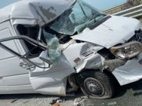 Rize’de Minibüs Temizlik Aracına Çarptı: 1 Yaralı