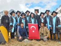 Üniversiteliler Kaçkar Dağlarında kep attı