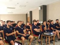 Afyonsporlu Futbolculara Beslenme Eğitimi Verildi