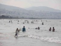 Sıcaktan Bunalan Vatandaşlar Sahillere Akın Etti