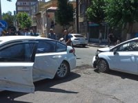 Adıyaman’da İki Otomobil Çarpıştı: 2 Yaralı