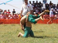 Erzurum Ovası Güreş Festivali’nde Güreşçiler Nefes Kesti