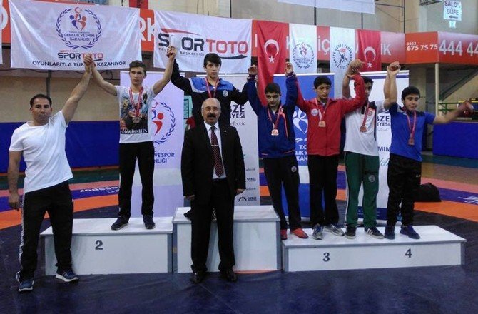 İbb’nin Minik Güreşçileri Türkiye Şampiyonu Oldu
