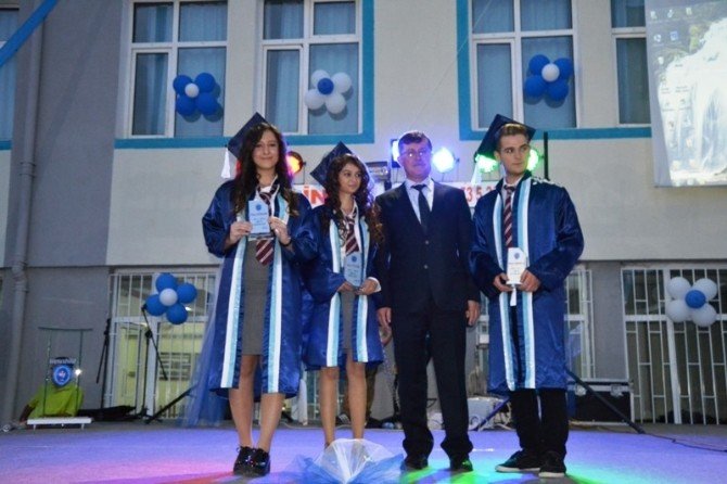 Biga Mehmet Akif Ersoy Anadolu Lisesi 56 Donem Mezunlarini Verdi