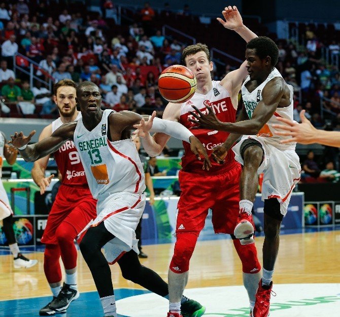 a milli erkek basketbol takimi senegal i maglup etti