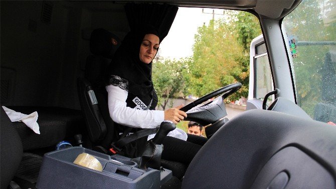 Bursa Nin Sofor Nebahat I 10 Yildir Tir Kullaniyor