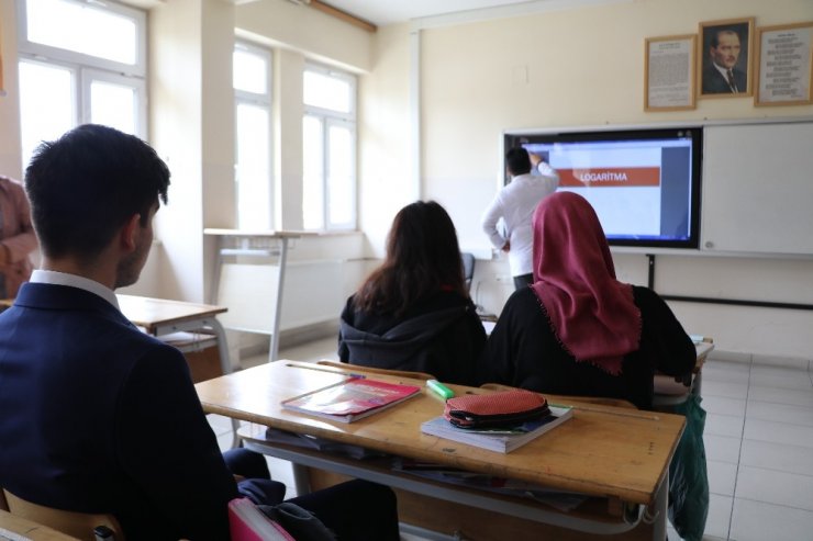 Okul Sıralarından Meclis Koltuğuna Talip Oldu