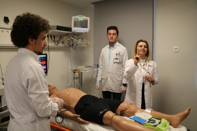 Rize’de Tıp Öğrencileri İçin Hastaneyi Ve Gerçek Hastayı Aratmayan Simülasyon Merkezi Kuruldu