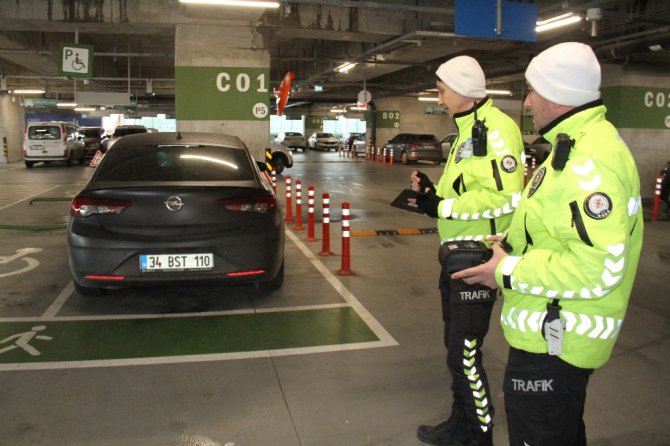 Havalimani Otoparkinda Yanlis Park Cezasi 1 Gunde 11 Bin Lira Para Cezasi Kesildi Havalimani Otoparkinda Yanlis Park Cezasi 1 Gunde 11 Bin Lira Para Cezasi Kesildi