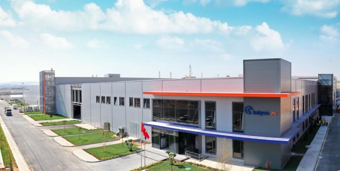 Türkiye’nin İlk Entegre Güneş Paneli Üretim Fabrikası Açıldı