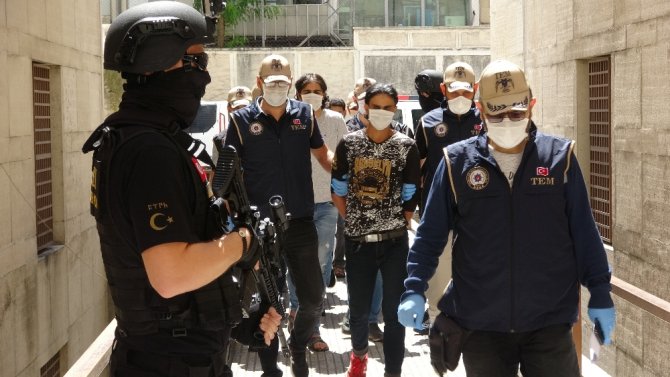 Bursa’da Canlı Bomba Tutuklandı, Beraberindeki 4 Kişi Sınır Dışı Edildi
