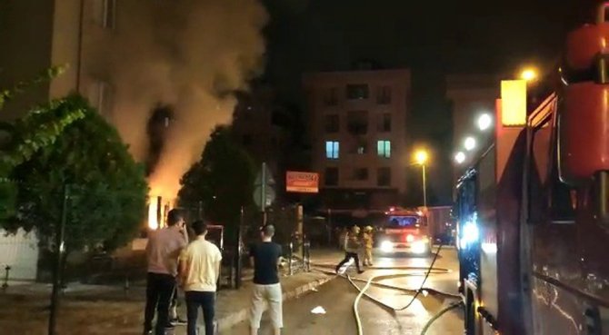Kartal’da Bir Markette Patlama Meydana Geldi 2 Kişi Hastaneye Kaldırıldı