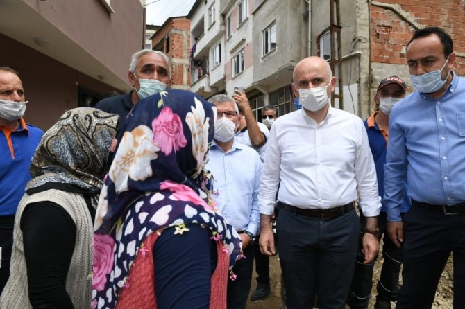 Ulaştırma Bakanı Karaismailoğlu, Selin Vurduğu Kovanlık Ve Çaldağ Beldelerinde İncelemelerde Bulundu