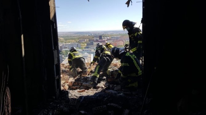 Madrid’de 20 Katlı Binada Korkutan Yangın