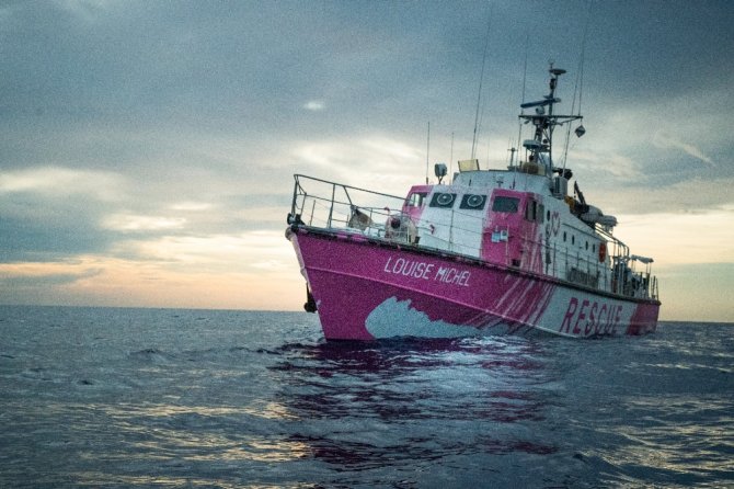 Banksy’nin Finanse Ettiği Yardım Gemisi Akdeniz’de Mahsur Kaldı