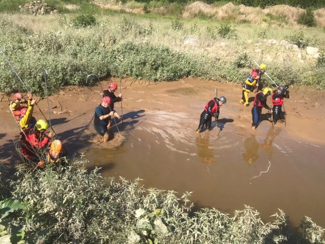 Akut 6 Ekibi Ve 50 Gönüllüsüyle Giresun’da Yaşanan Sel Sonrası Kayıpları Arıyor