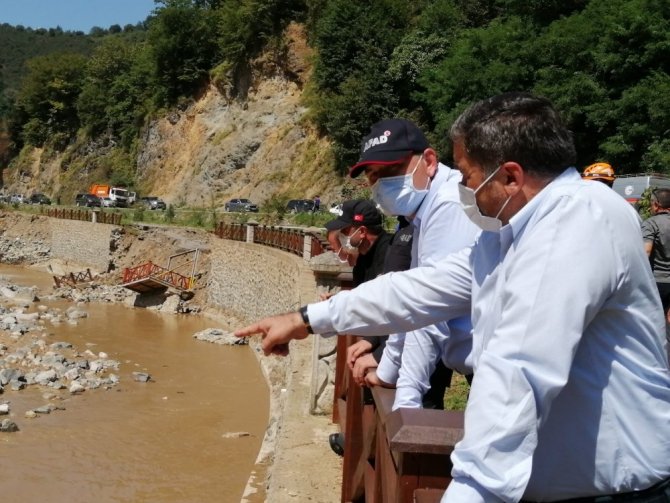 İçişleri Bakanı Süleyman Soylu Sel Bölgesindeki İncelemelerini Sürdürüyor
