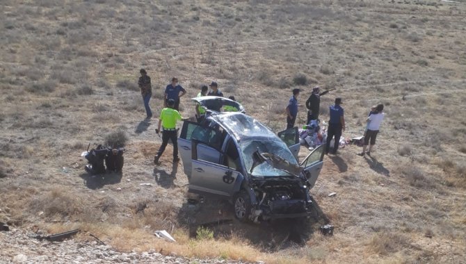 Karaman’da Şarampole Yuvarlanan Otomobil Takla Attı: 10 Yaralı