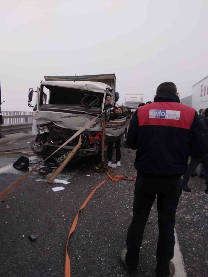 Kuzey Marmara Otoyolunda Kamyon Yola Devrildi Zincirleme Kaza Meydana