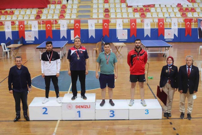 22 Yildir Ogrencilere Ucretsiz Masa Tenisi Egitimi Veriyor