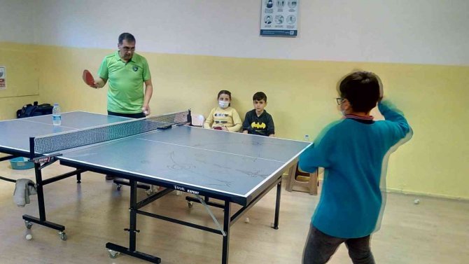 Masa Tenisi Egitimi Katlanir Yatak