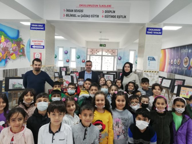 batman da ilkokul ogrencileri adina 15 temmuz fotograf sergisi acildi batman da ilkokul ogrencileri adina 15 temmuz fotograf sergisi acildi