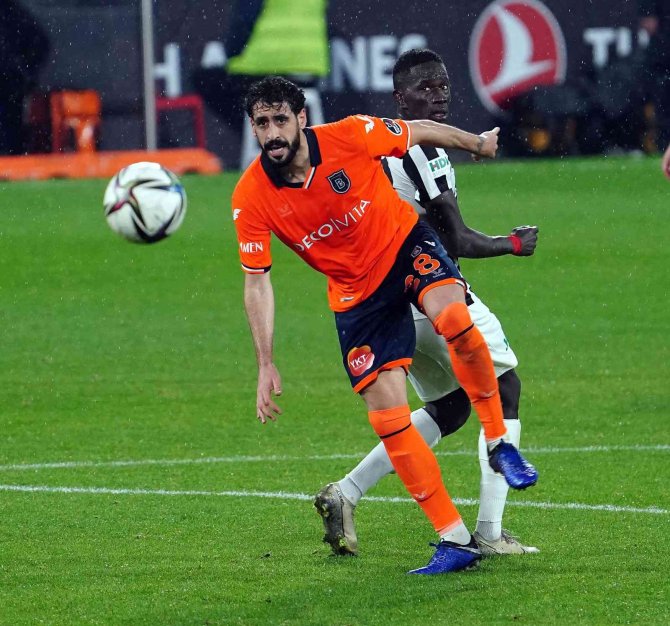 Spor Toto Süper Lig: Medipol Başakşehir: 0 - Altay: 0 (İ̇lk Yarı)