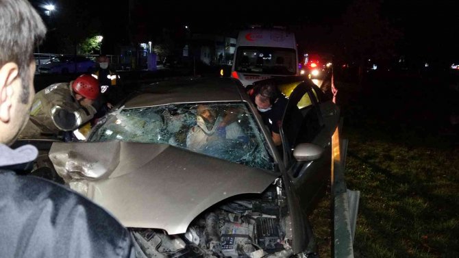 Bursa’da Sıkışmalı Kaza: 2’si Ağır 3 Kişi Yaralandı