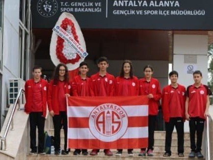 Antalyaspor Yüzme Takımından Türkiye Birincilikleri