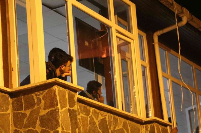 Rize’de Çatısı Yanan Yurttaki Öğrenciler Diğer Yurtlara Yerleştirildi
