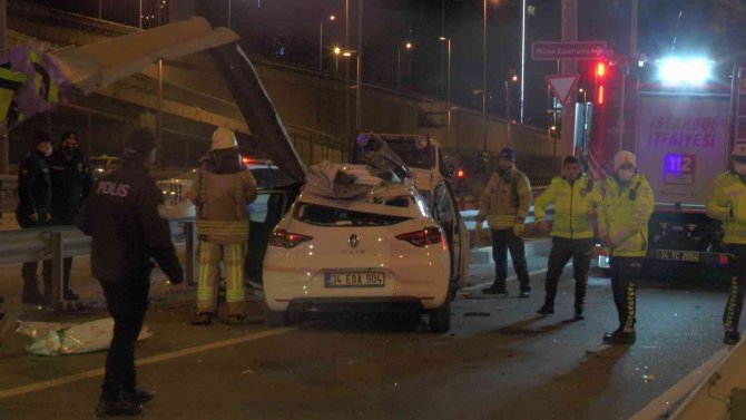 Kadıköy’de Otomobil Ok Gibi Bariyerlere Saplandı: 1 Ölü