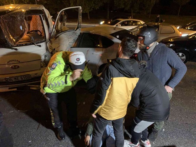 Zeytinburnu’nda Feci Kaza: 4 Yaralı