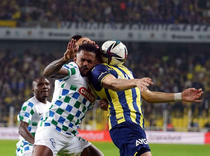 Spor Toto Süper Lig: Fenerbahçe: 1 - Çaykur Rizespor: 0 (Maç Devam Ediyor)