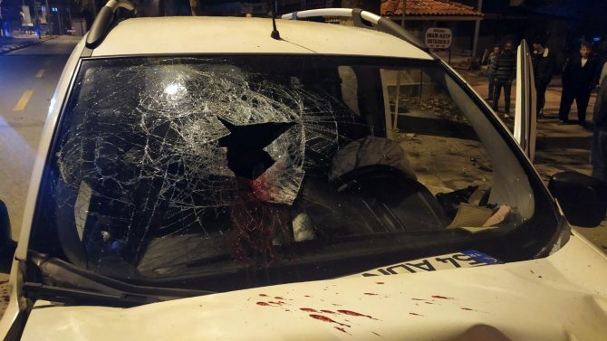 Sakarya’da Feci Kaza: Emniyet Kemeri Takılı Değildi Kafası Camdan Dışarı Çıktı