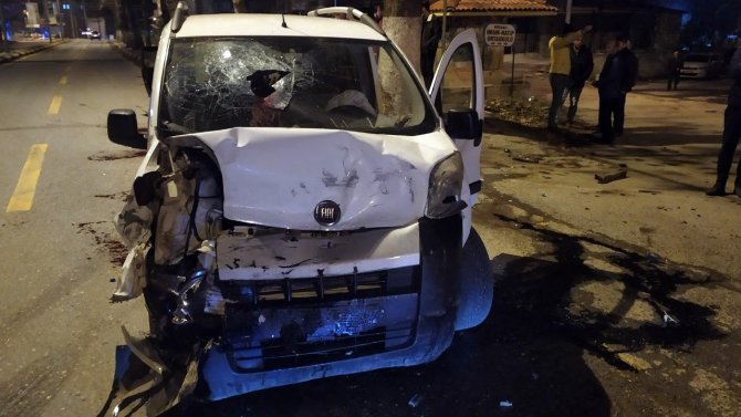 Sakarya’da Feci Kaza: Emniyet Kemeri Takılı Değildi Kafası Camdan Dışarı Çıktı