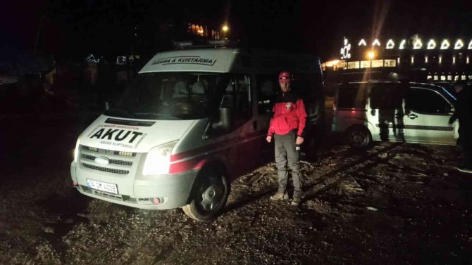 Uludağ’ın Zirvesinde Mahsur Kalan 3 Amatör Dağcıya 14 Saat Sonra Ulaşıldı