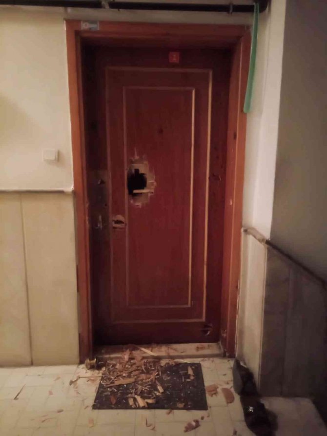 Zammı Kabul Etmeyen Kiracının Kapısını Baltayla Kırdı