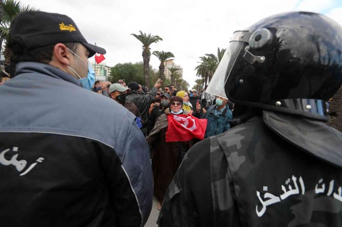 Tunus’ta Yasemin Devrimi’nin Yıldönümünde Halk Sokağa İndi