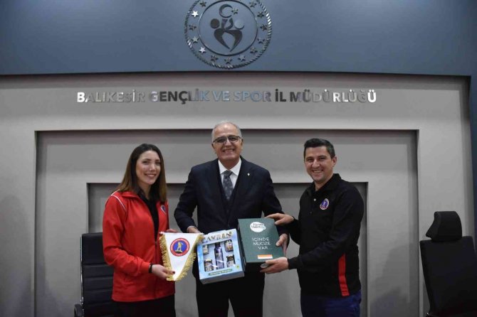 Voleybol Federasyon Başkanı Üstündağ, Balıkesirli Gençlerle Buluştu