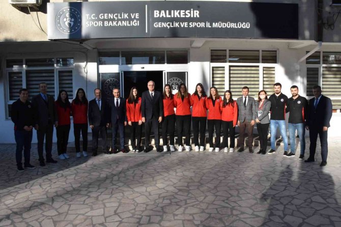 Voleybol Federasyon Başkanı Üstündağ, Balıkesirli Gençlerle Buluştu