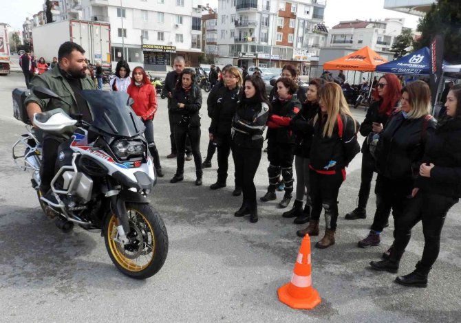 Kepez’de Kadınlara Motosiklet Sürüş Eğitimi