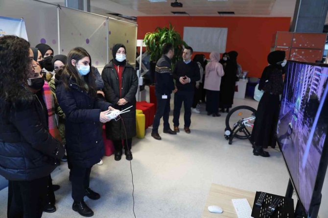 Başakşehir’de Çevreci Öğrencilere Teknoloji Sürprizi