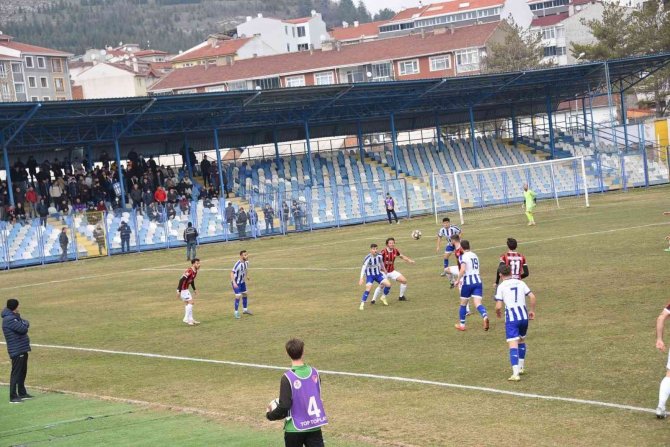 Bal Ligi: Vitraspor 0: Yeniçağaspor:0