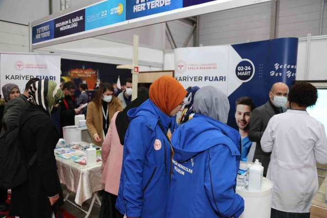 Kariyer Fuarında Erzurum İ̇l Sağlık Müdürlüğü Standına Yoğun İlgi