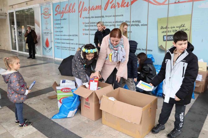 İ̇skenderun’da Yaşayan Ukraynalı Kadınlar Ülkeleri İçin Yardım Kampanyası Başlattı