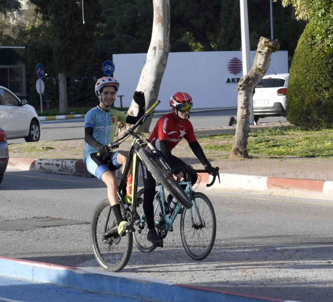 Muratpaşa’da Atatürk’ün Gelişi Anısına Bisiklet Turu