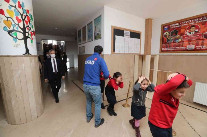 Tahmazoğlu Deprem Tatbikatına Katıldı